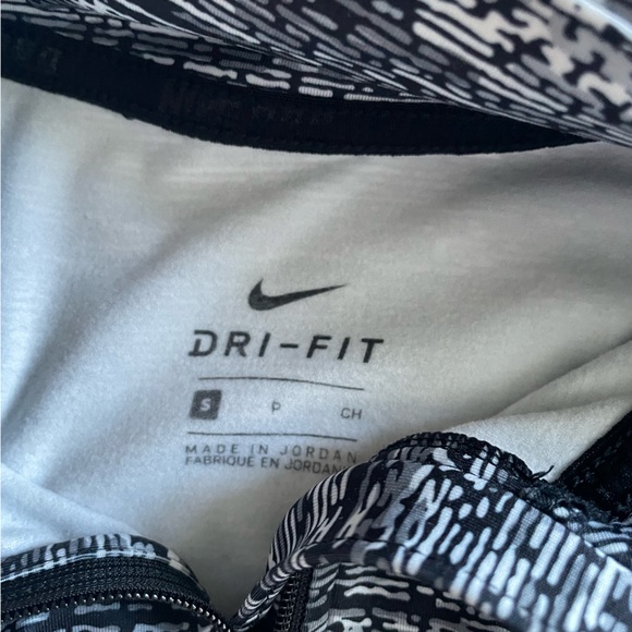 Nike Pro half zip for cold weather - dri-fit - ladies fitted cut size Small - Picture 2 of 4